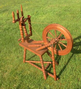 Vintage Large Wooden Spinning Wheel Decorative Working Spindle Carved Wood