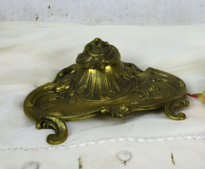 Antique Art Nouveau Beautiful Ornate Brass Embossed Desk Inkwell Decorative