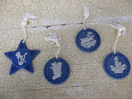 4 Vintage Christmas Ornaments Jasperware Baby Blue Lavendel Bas Relief