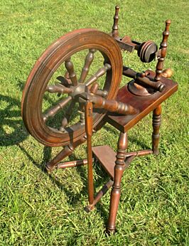 Vintage Wooden Spinning Wheel Decorative Working Spindle