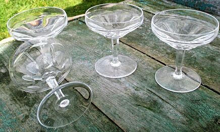 4 Gorgeous crystal cocktail glasses stemware