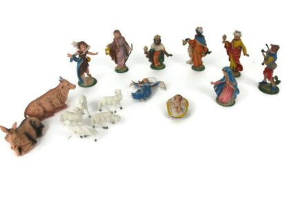 Retro Nativity Christmas Scene Set  Stables Figures Figurines Resin Italy set of 16 pieces