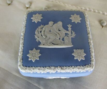 Wedgwood Jasperware Baby Blue Lavendel Treasure Trinket Box Lidded Diamond Club