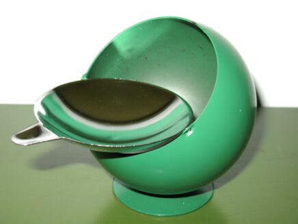 Funky Vintage 70s 60s Space Age Globe Metal Green flip top Ashtray panton eames retro