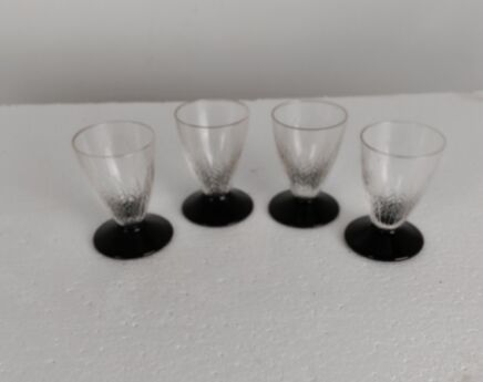 set of 4 shot glasses clear glass purple amethist bases antique art deco lovely