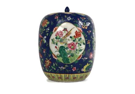 chinese Vase Urn Ginger Jar Blue Family Rose Porcelain hand painted Vintage 