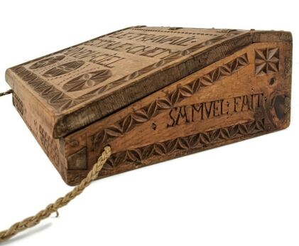 hand carved wooden bread box storage container travail est le chemin du ciel vintage WOW