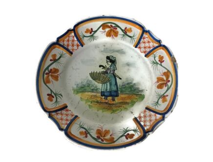 French Quimper Crest Plate Decor Breton Croisille scaloped  Polychrome Hand Painted Lovely vintage