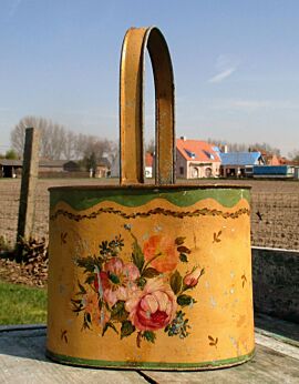 Lovely Romantic Iron Hand Painted Basket English style Ornate Decorative