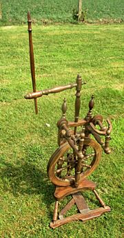 Antique Wooden Spinning Wheel Decorative 19th Century