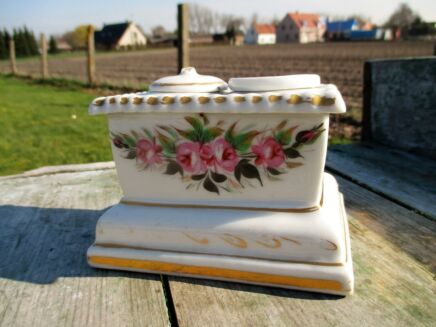 Gorgeous Antique French Porcelaine de Paris Inkwell Authentic 18th 19th Century