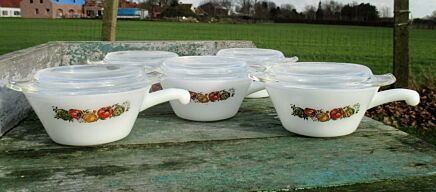 Rare Anchor Hocking USA Milk Glass Fire King Oven proof 5 Bowls Handle with lid