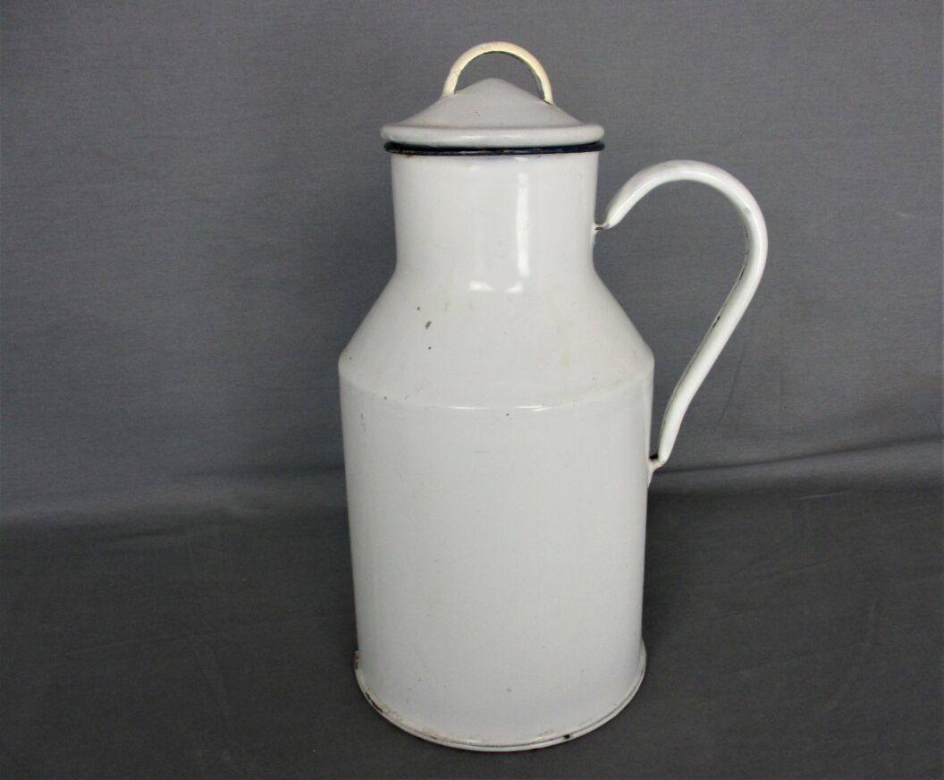 Lidded Milk Pitcher 