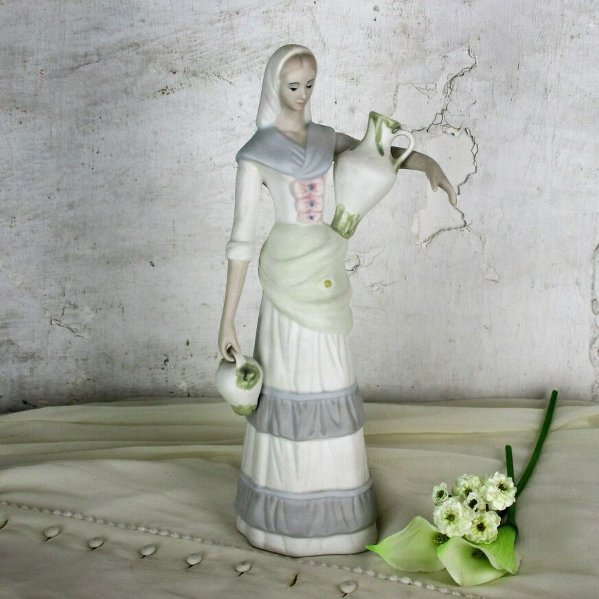Tea in The Garden Women Sculpture. Limited Edition - Lladro-USA