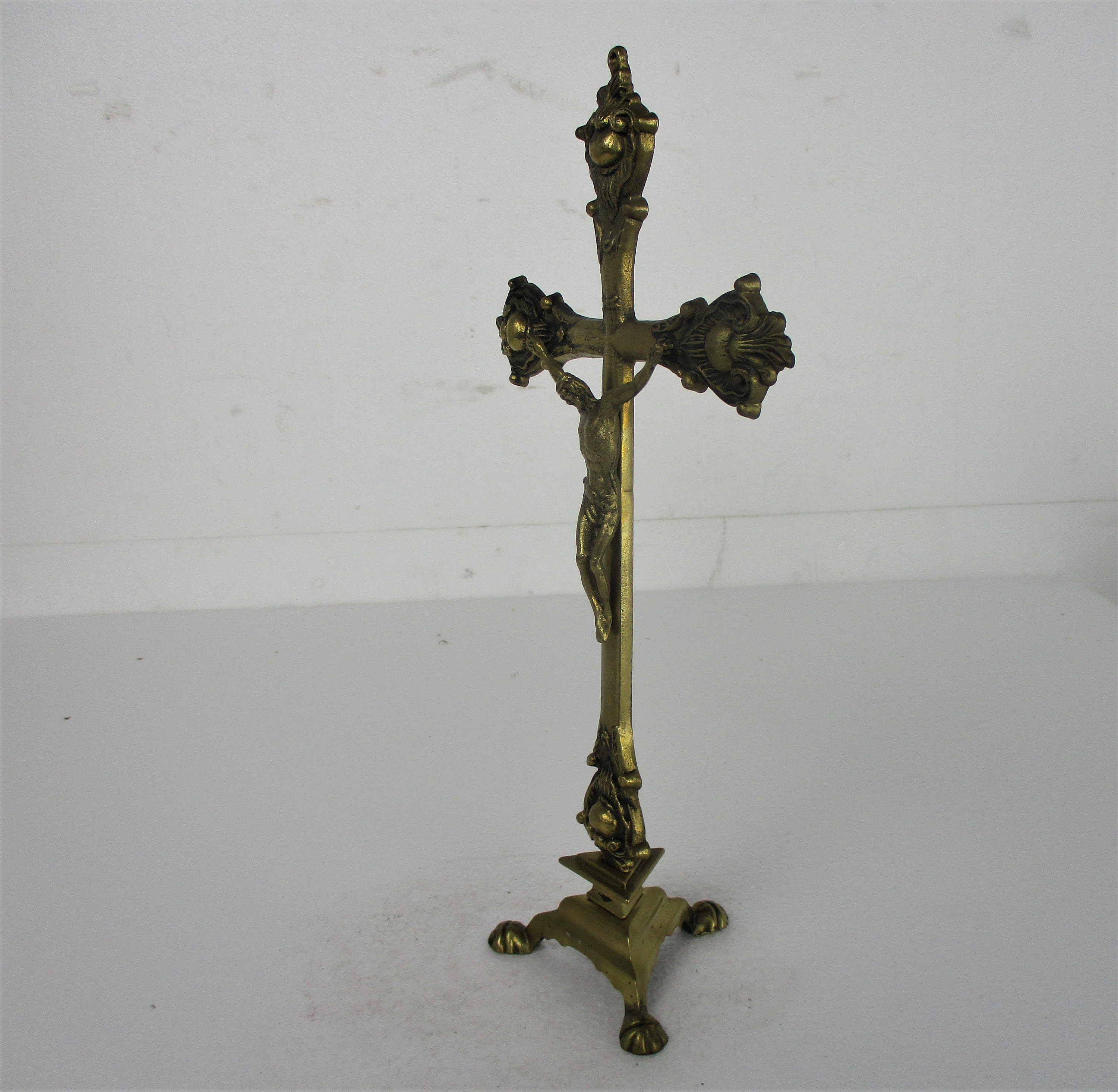 Brass Table Standing Crucifix Cross Jesus Christ Calvary Ornate Lion Feet selling 14.96